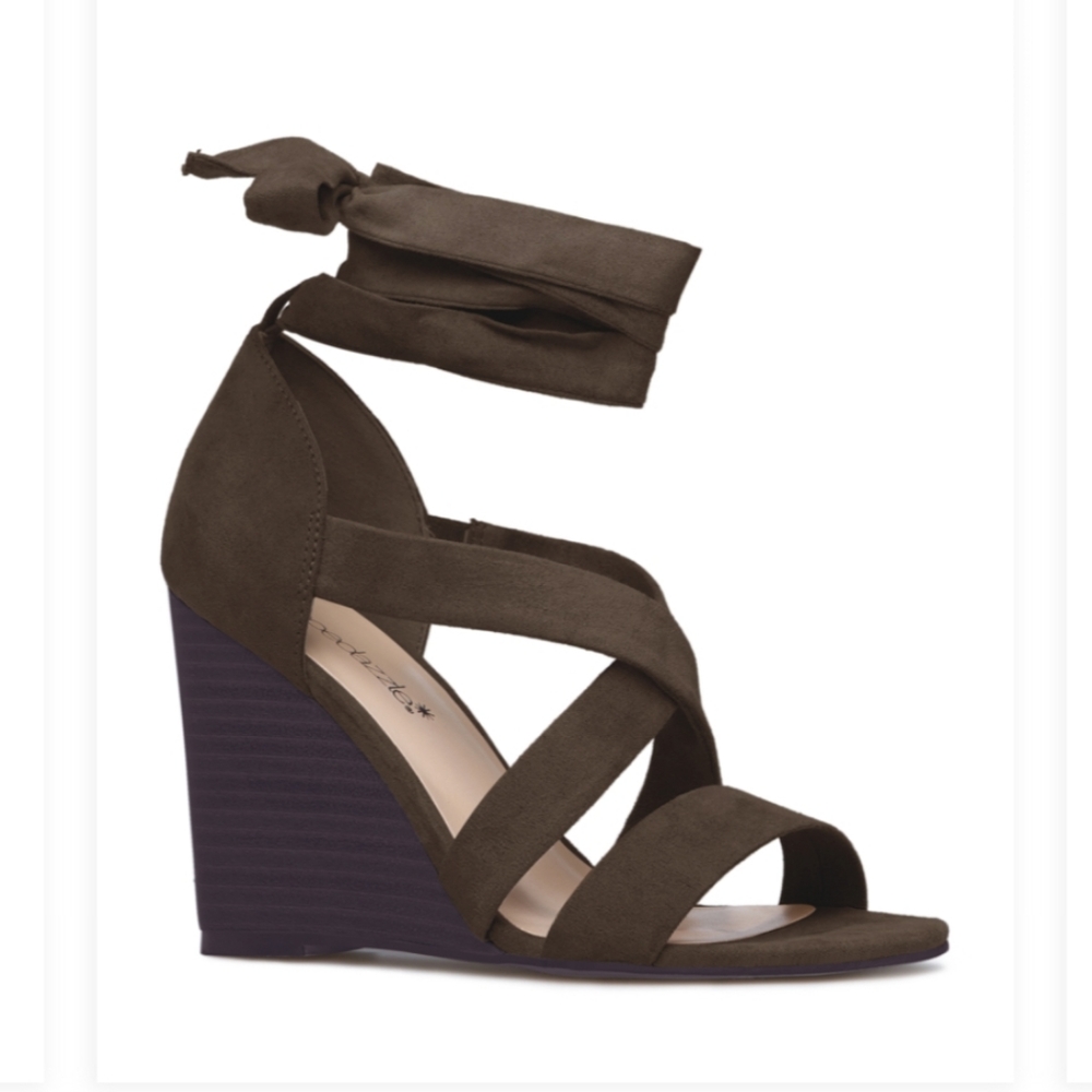 Mesha wedge shoe